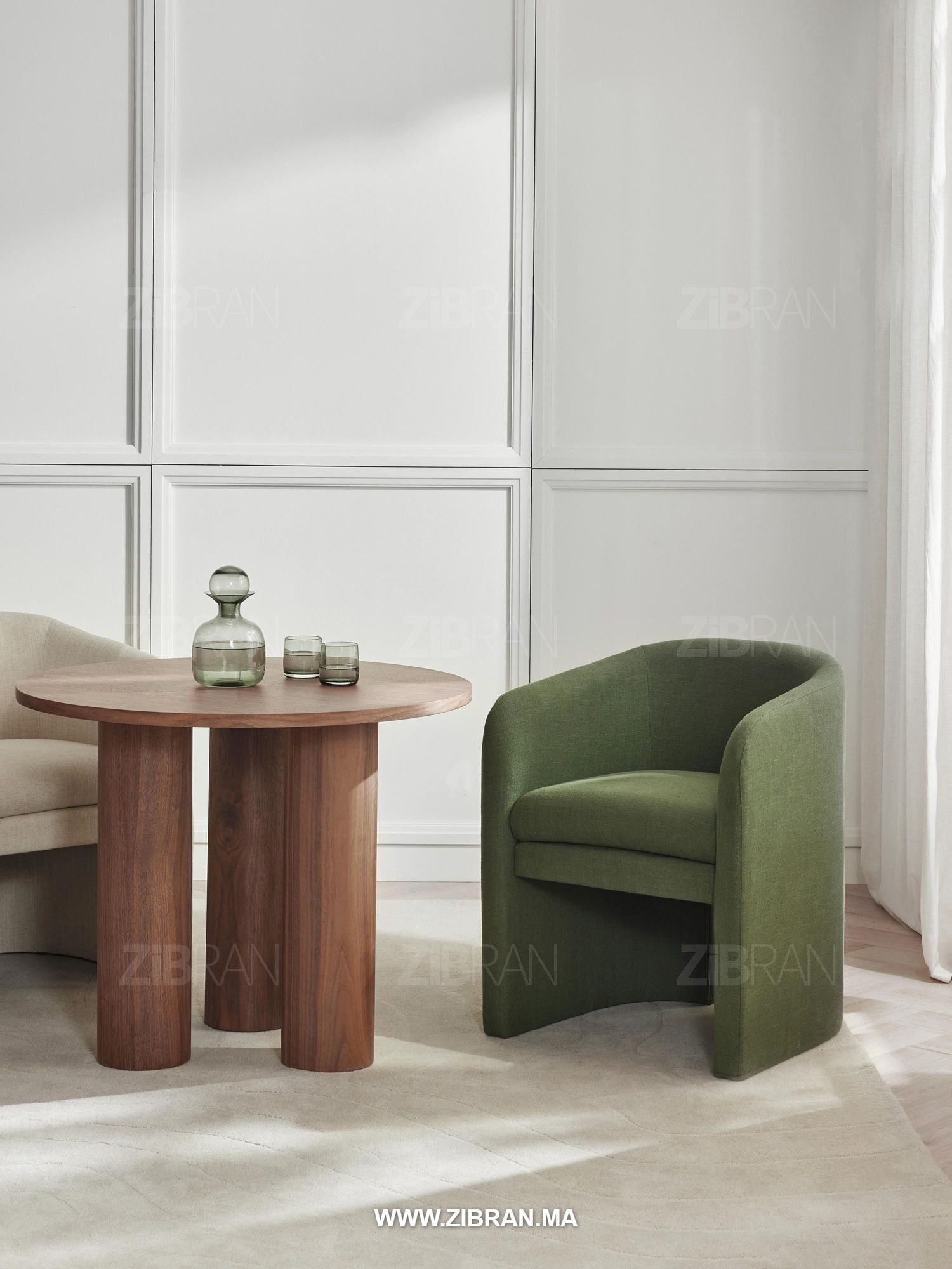 ZORENE – Fauteuil de prestige couture aux courbes iconiques | ZIBRAN – Vue sous perspective | ZIBRAN